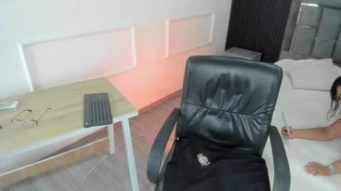 Siena Rosewood online show from April 1, 3:29 am