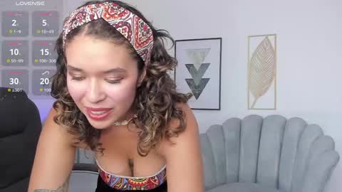 Snapshot of sienna_luxor chatting on April 24, 5:15 pm siiena online show from April 24, 5:15 pm
