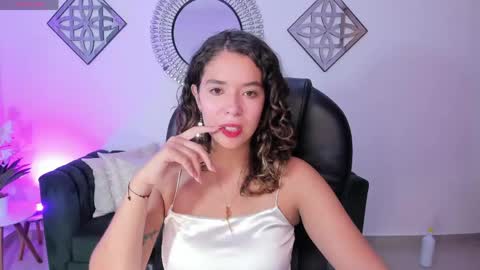Snapshot of sienna_luxor chatting on May 1, 10:42 am siiena online show from May 1, 10:42 am
