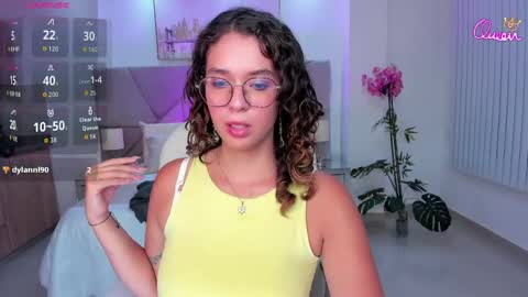 Snapshot of sienna_luxor chatting on May 4, 6:37 pm siiena online show from May 4, 6:37 pm