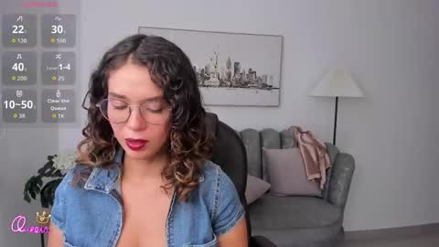 Snapshot of sienna_luxor chatting on May 14, 4:36 pm siiena online show from May 14, 4:36 pm