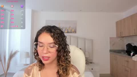 Snapshot of sienna_luxor chatting on May 24, 5:07 pm siiena online show from May 24, 5:07 pm