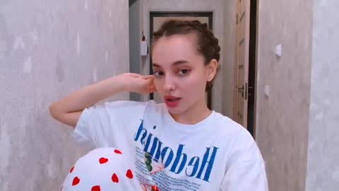 Snapshot of siennamia chatting on May 14, 1:07 pm Sienna Mia online show from May 14, 1:07 pm