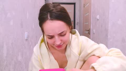 Snapshot of siennamia chatting on May 15, 3:30 pm Sienna Mia online show from May 15, 3:30 pm