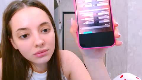 Snapshot of siennamia chatting on May 16, 6:28 pm Sienna Mia online show from May 16, 6:28 pm
