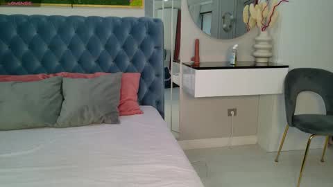 Sienna online show from February 25, 5:28 am