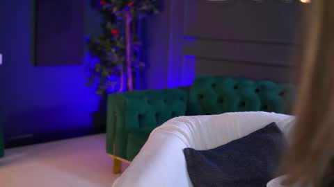 Sienna online show from February 5, 10:09 am