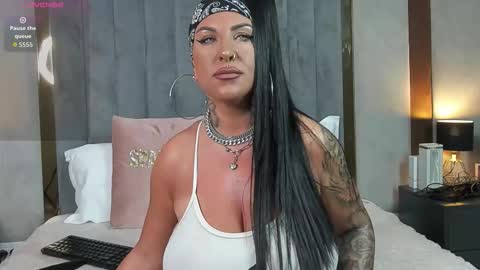 Snapshot of sierra_quinn chatting on February 21, 6:09 pm Sierra online show from February 21, 6:09 pm