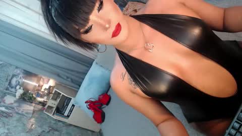 Snapshot of sierrafina_mcbride chatting on March 26, 4:51 am Sierrafina online show from March 26, 4:51 am