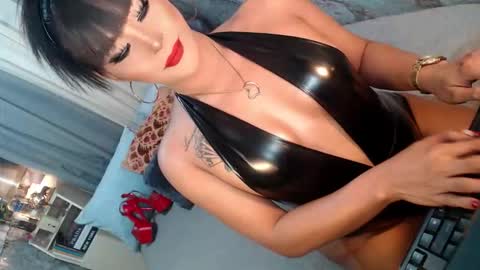 Snapshot of sierrafina_mcbride chatting on March 29, 6:13 am Sierrafina online show from March 29, 6:13 am