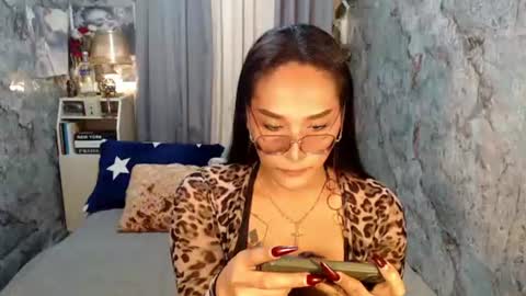 Snapshot of sierrafina_mcbride chatting on June 25, 5:45 am Sierrafina online show from June 25, 5:45 am