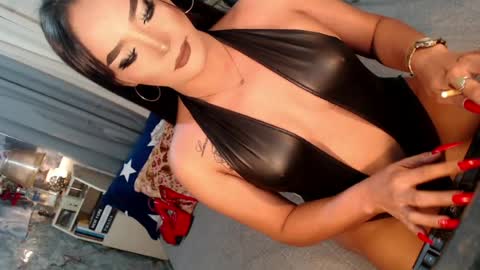 Snapshot of sierrafina_mcbride chatting on July 4, 7:36 am Sierrafina online show from July 4, 7:36 am