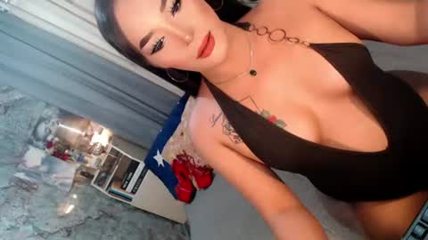 Snapshot of sierrafina_mcbride chatting on July 17, 9:38 am Sierrafina online show from July 17, 9:38 am