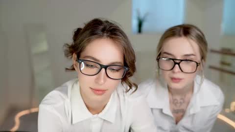 Snapshot of silent_chill chatting on February 9, 10:42 am Chilli online show from February 9, 10:42 am