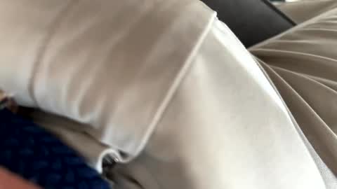 Snapshot of silentpout chatting on December 5, 12:33 pm SilentPants online show from December 5, 12:33 pm