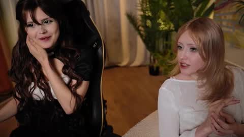 silk_aura online show from September 15, 7:25 pm