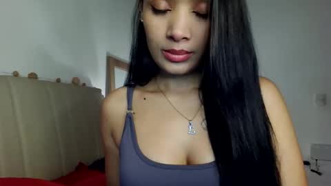 Snapshot of silk_diva chatting on May 1, 5:12 am maria online show from May 1, 5:12 am