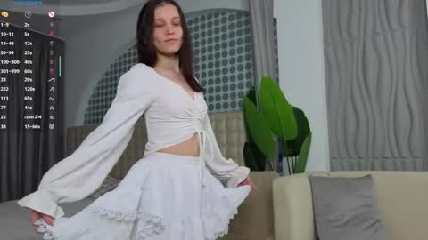 Snapshot of silk_riddle chatting on April 12, 4:34 pm Sofia online show from April 12, 4:34 pm