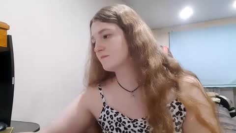 Snapshot of silkfever chatting on November 3, 3:35 pm Elisabet online show from November 3, 3:35 pm