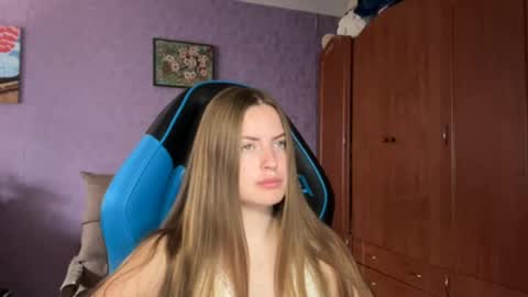 Snapshot of silksinner_ chatting on May 20, 7:36 am Erica online show from May 20, 7:36 am