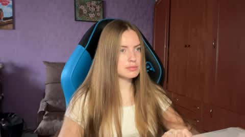 Snapshot of silksinner_ chatting on May 21, 7:37 am Erica online show from May 21, 7:37 am