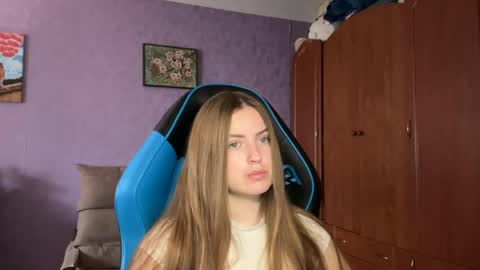 Snapshot of silksinner_ chatting on May 22, 7:59 am Erica online show from May 22, 7:59 am