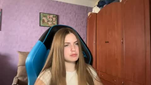 Snapshot of silksinner_ chatting on May 25, 12:22 pm Erica online show from May 25, 12:22 pm
