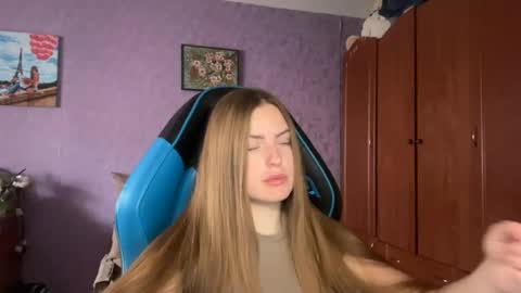 Snapshot of silksinner_ chatting on May 26, 7:48 am Erica online show from May 26, 7:48 am