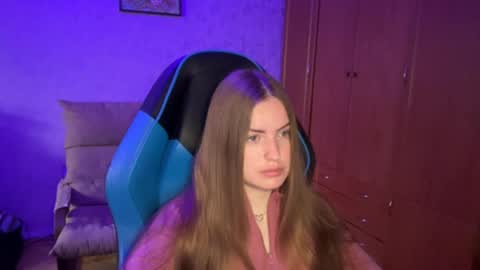 Snapshot of silksinner_ chatting on May 28, 8:11 am Erica online show from May 28, 8:11 am