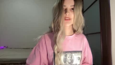 silkybabe19 online show from December 3, 9:46 pm