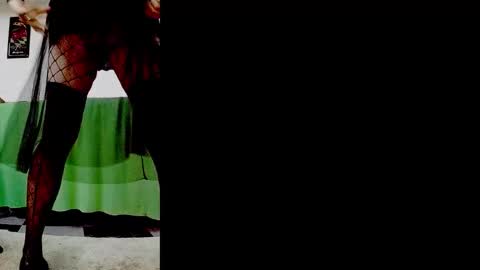 Snapshot of silkylonglegsluv chatting on November 20, 10:53 pm Silky Long Legs online show from November 20, 10:53 pm