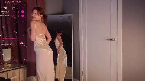 Snapshot of silly___woman chatting on February 22, 7:45 pm silly___woman online show from February 22, 7:45 pm