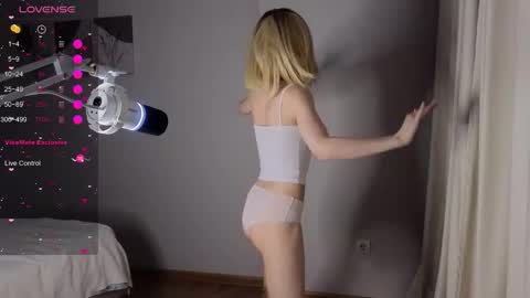 Snapshot of silly___woman chatting on March 26, 7:52 pm silly___woman online show from March 26, 7:52 pm