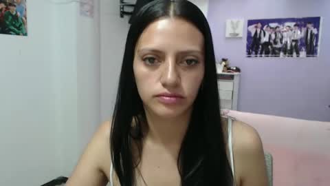 Snapshot of silvanaroberts_ chatting on February 21, 6:59 pm  Rouse  online show from February 21, 6:59 pm