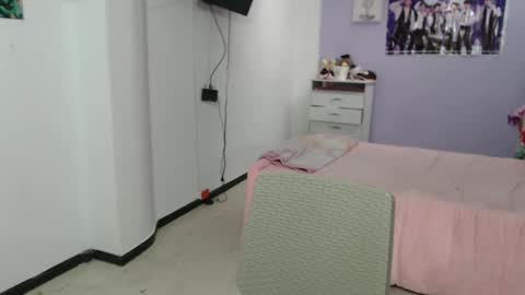 Snapshot of silvanaroberts_ chatting on March 7, 9:48 pm  Rouse  online show from March 7, 9:48 pm