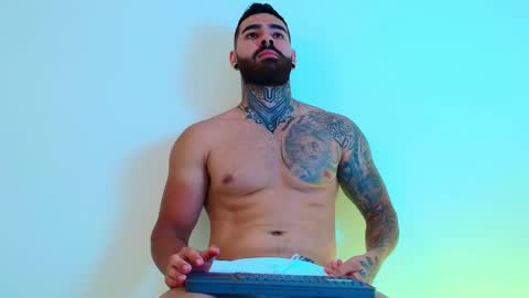 Snapshot of silvano_torrez chatting on March 5, 12:39 am silavno online show from March 5, 12:39 am