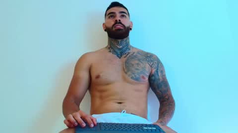 Snapshot of silvano_torrez chatting on March 6, 7:21 pm silavno online show from March 6, 7:21 pm