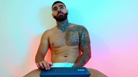 Snapshot of silvano_torrez chatting on April 12, 12:04 am silavno online show from April 12, 12:04 am
