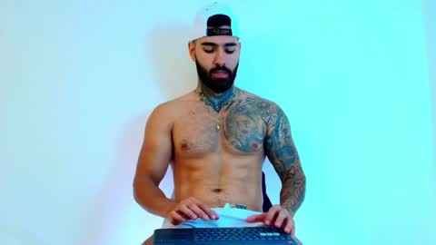 Snapshot of silvano_torrez chatting on May 28, 5:43 pm silavno online show from May 28, 5:43 pm
