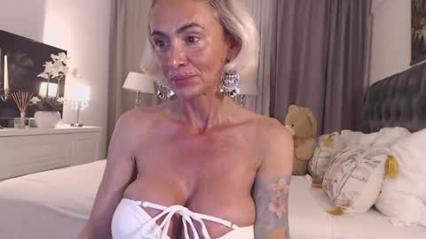 Snapshot of silver_miss chatting on April 22, 6:31 pm Silver ok online show from April 22, 6:31 pm
