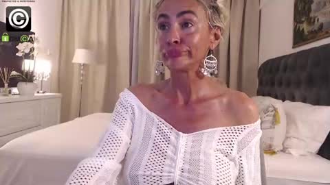 Snapshot of silver_miss chatting on April 29, 6:03 pm Silver ok online show from April 29, 6:03 pm