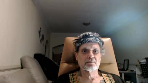 Snapshot of silverflirtyfox chatting on May 30, 6:05 pm SilverFox online show from May 30, 6:05 pm