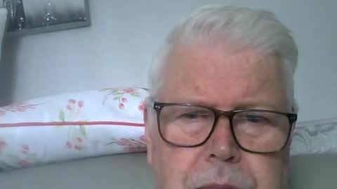 Snapshot of silverfoxpauly chatting on September 8, 2:27 pm silverfoxpauly online show from September 8, 2:27 pm