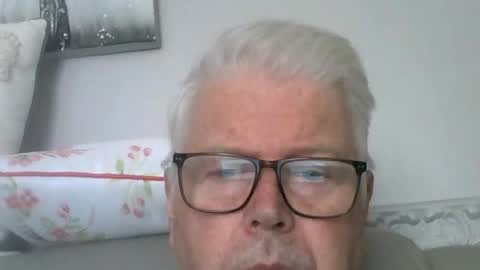 Snapshot of silverfoxpauly chatting on September 9, 9:31 am silverfoxpauly online show from September 9, 9:31 am
