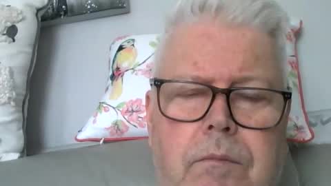 Snapshot of silverfoxpauly chatting on April 16, 12:50 pm silverfoxpauly online show from April 16, 12:50 pm
