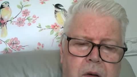 Snapshot of silverfoxpauly chatting on May 27, 3:53 pm silverfoxpauly online show from May 27, 3:53 pm
