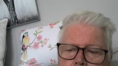 Snapshot of silverfoxpauly chatting on May 29, 12:25 pm silverfoxpauly online show from May 29, 12:25 pm