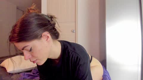 Snapshot of silverhase1 chatting on December 9, 1:40 am silverhase1 online show from December 9, 1:40 am