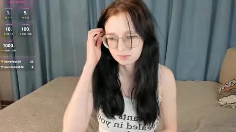 Snapshot of silvernoise chatting on February 3, 9:20 pm Alice online show from February 3, 9:20 pm