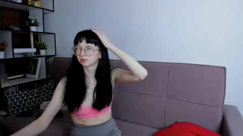 Alice online show from March 31, 9:15 pm